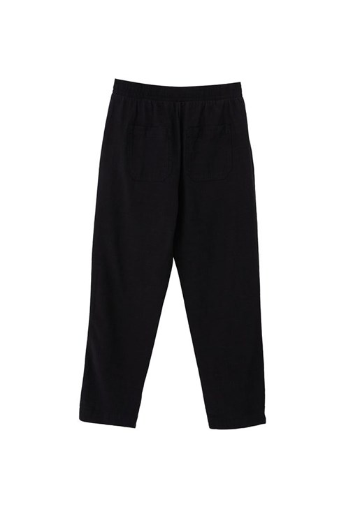 Keten Karışımlı Pantolon ve Tişört Kombini