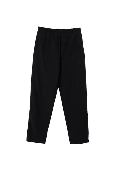 Carrot-Fit Pantolon ve Çizgili Tişört Kombini