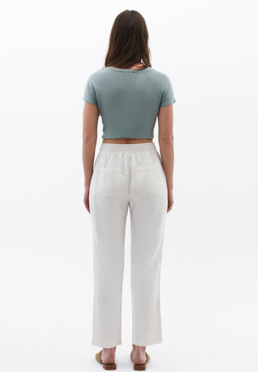 Keten Pantolon ve Keten Karışımlı Tişört Kombini