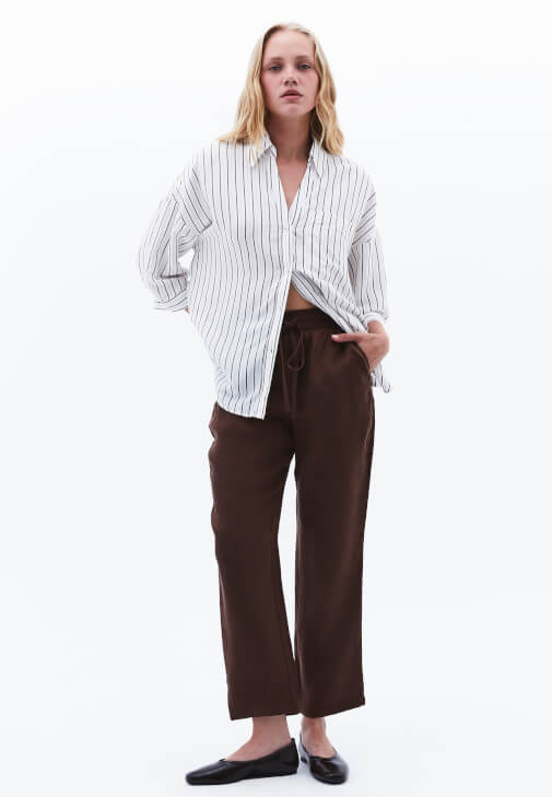 Çizgili Keten Gömlek ve Pantolon Kombini