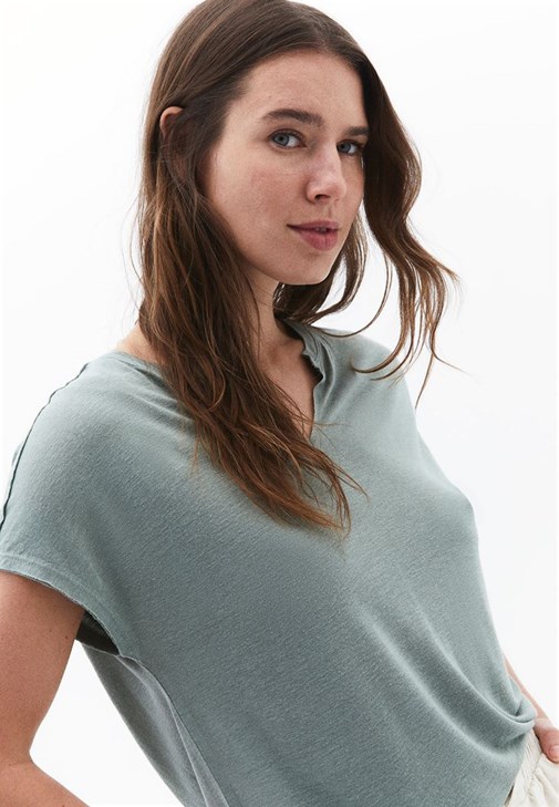 Keten Karışımlı Tişört ve Keten Pantolon Kombini