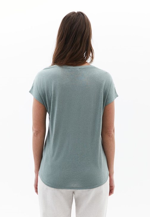 Keten Karışımlı Tişört ve Keten Pantolon Kombini