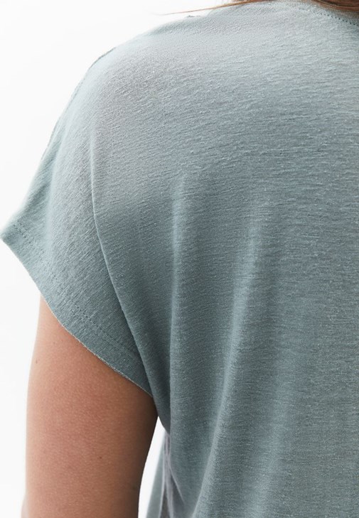 Keten Karışımlı Tişört ve Keten Pantolon Kombini