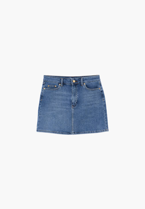 Mini Denim Etek ve Modal Tişört Kombini