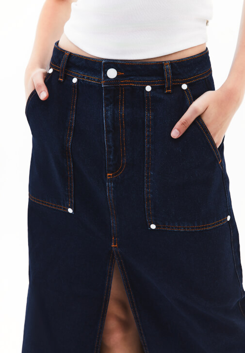 Yırtmaçlı Etek ve U Yaka Atlet Kombini