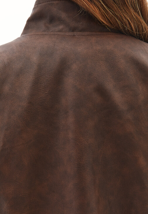 Vegan Deri Ceket ve Barrel-Fit Denim Kombini