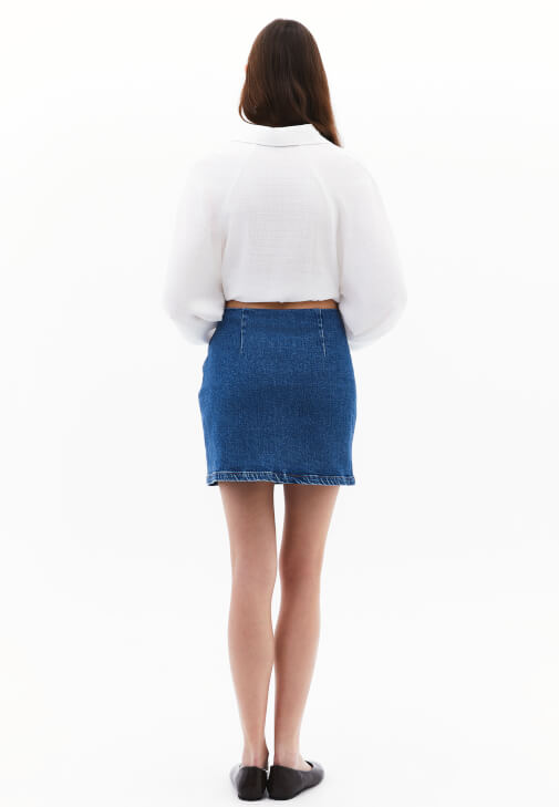 Denim Etek ve Keten Gömlek Kombini