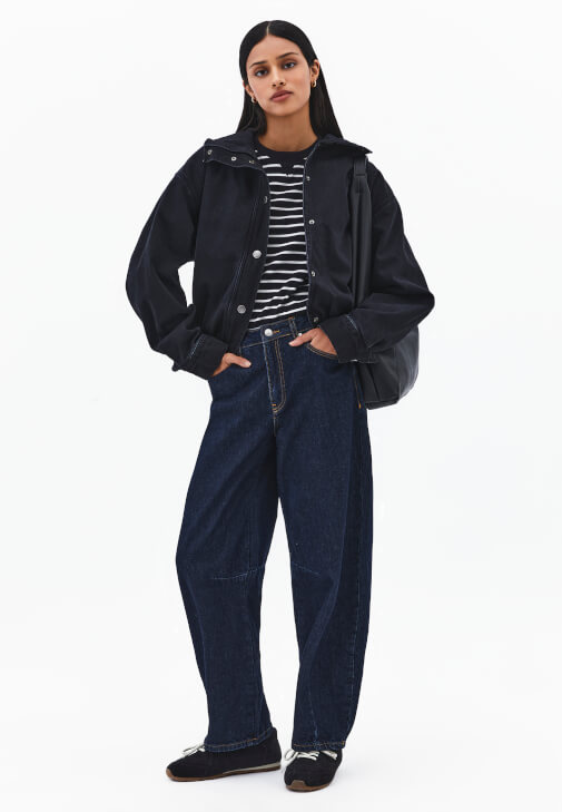  Bomber Ceket ve Barrel-Fit Denim Kombini