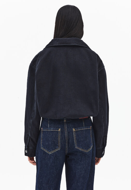 Bomber Ceket ve Barrel-Fit Denim Kombini