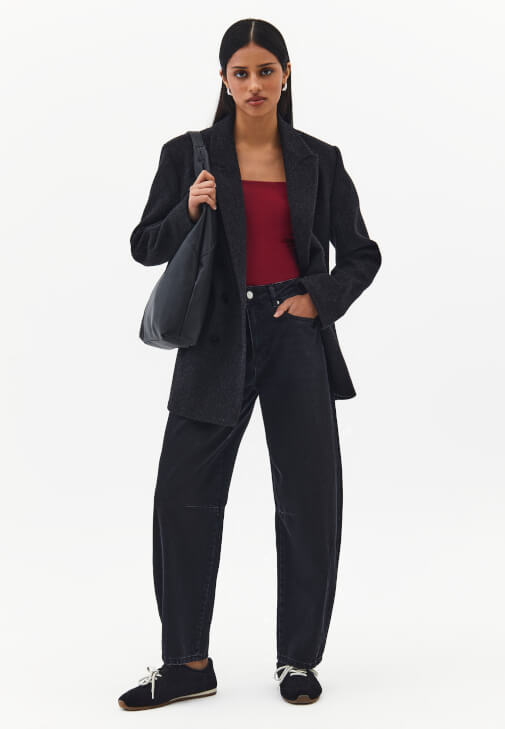  Modal Atlet ve Barrel-Fit Denim Kombini