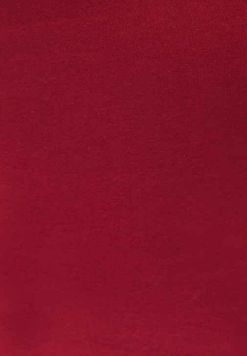 Modal Atlet ve Barrel-Fit Denim Kombini