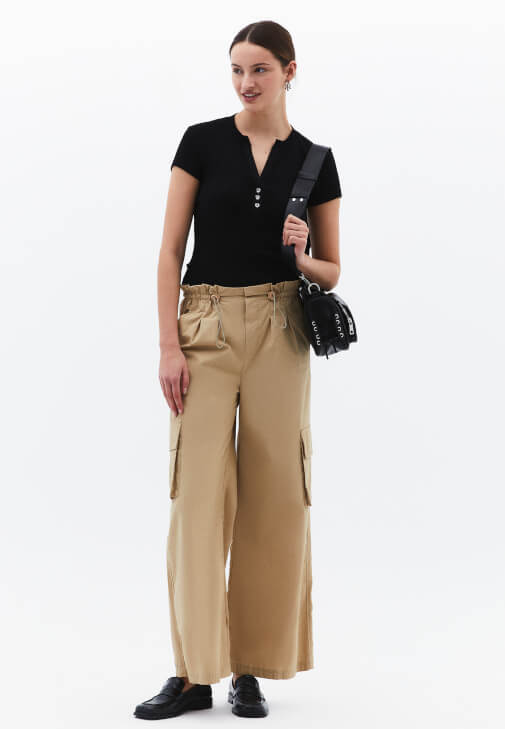 Modal Tişört ve Kargo Pantolon Kombini