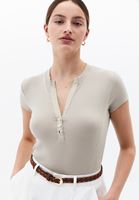 Düğme Detaylı Tişört ve Şort Kombini