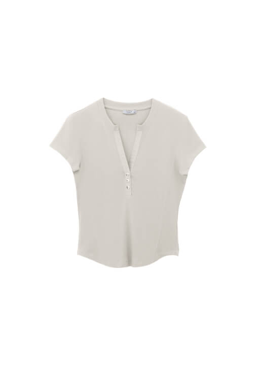 Düğme Detaylı Tişört ve Şort Kombini