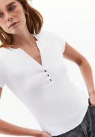 Bayan Beyaz Modal Düğme Detaylı Tişört