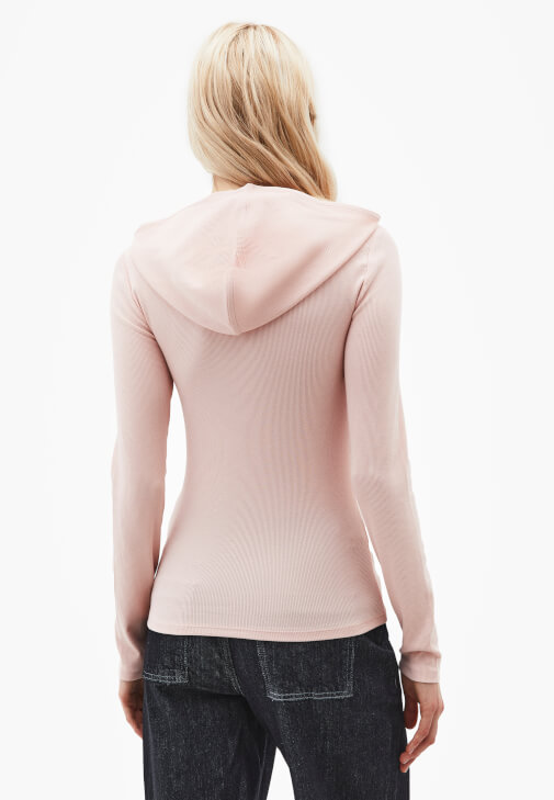 Modal Bluz ve Baggy-Fit Denim Kombini