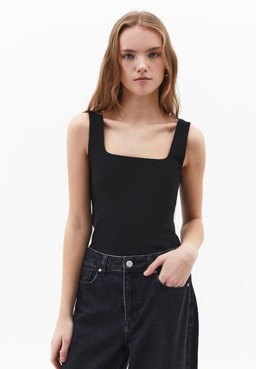 Siyah Modal Kare Yaka Atlet