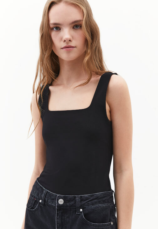 Kare Yaka Atlet ve Pantolon Kombini