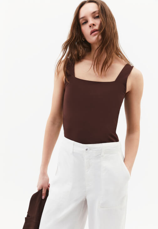 Kahverengi Modal Kare Yaka Atlet