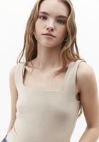 Bayan Bej Modal Kare Yaka Atlet