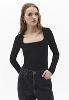 Bayan Siyah Modal Kare Yaka Tişört