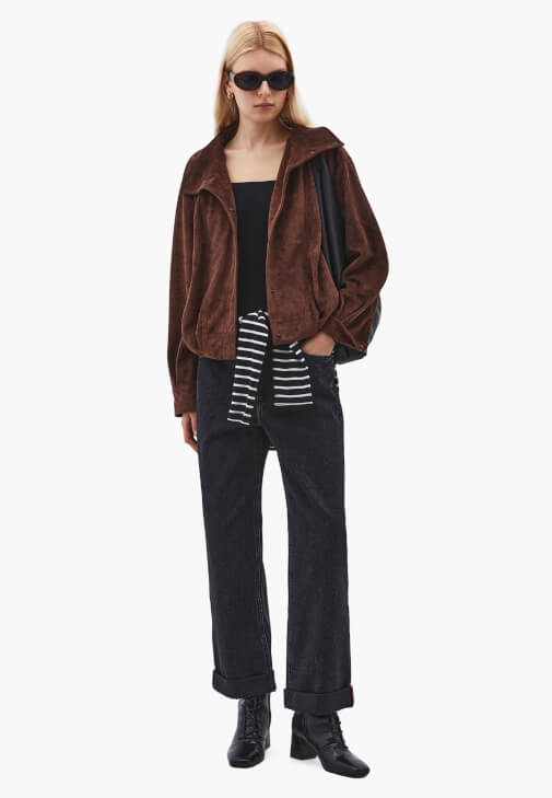 Modal Tişört ve Deri Etek Kombini