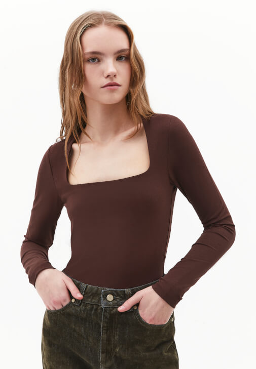 Kahverengi Modal Kare Yaka Tişört