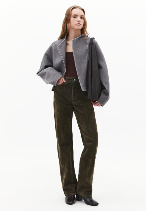  Kare Yaka Tişört ve Bootcut Pantolon Kombini