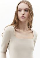 Bayan Bej Modal Kare Yaka Tişört