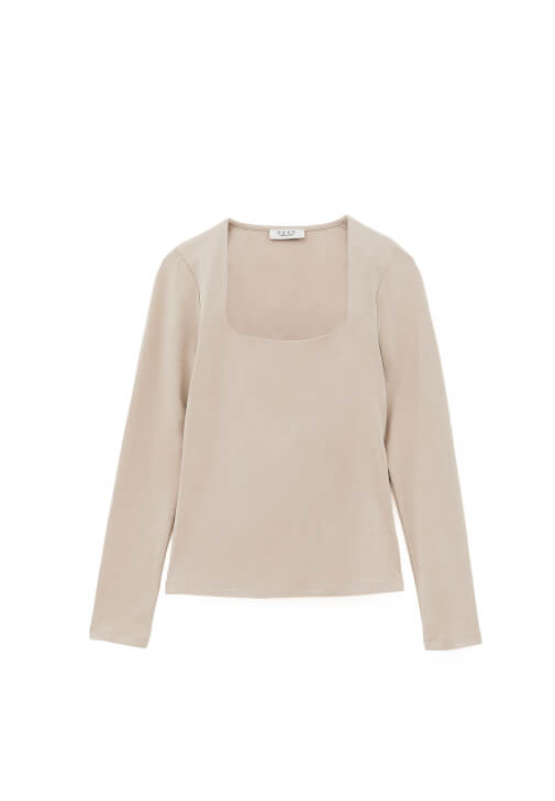 Modal Tişört ve Çizgili Pantolon Kombini