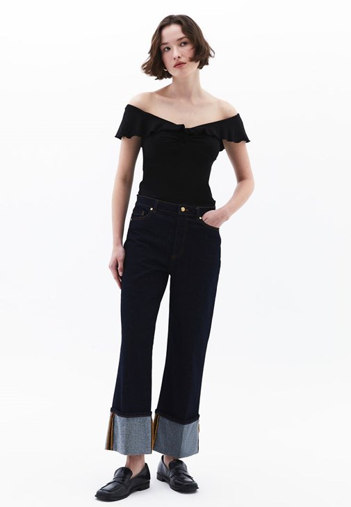 Burgu Detaylı Bluz ve Boyfriend Pantolon Kombini