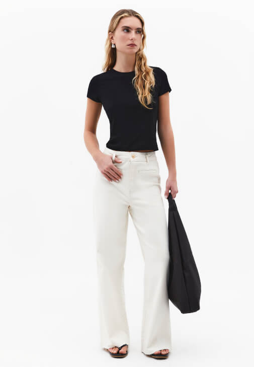  Modal Tişört ve Denim Pantolon Kombini