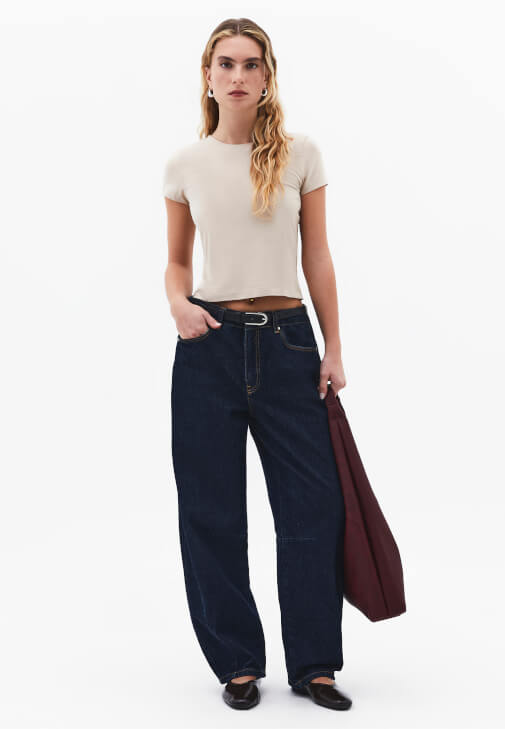  Modal Tişört ve Orta Bel Denim Kombini