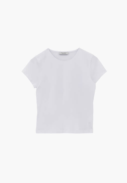 Modal Tişört ve Denim Pantolon Kombini