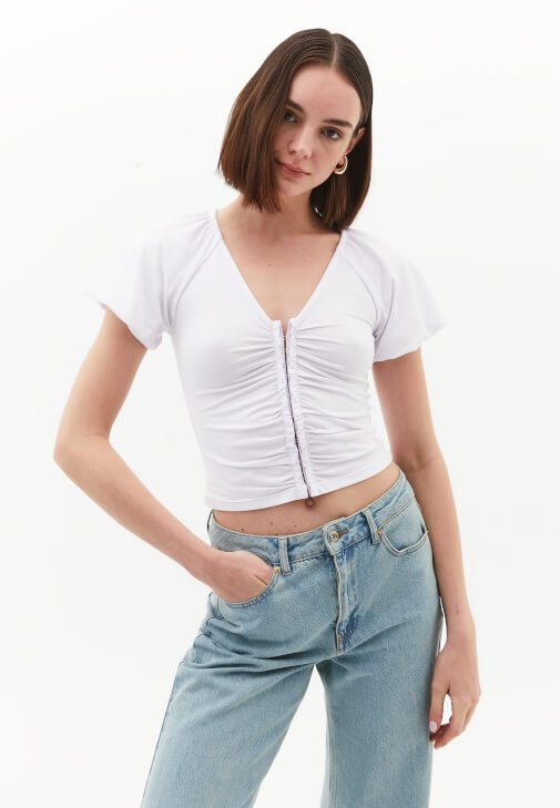 Modal V Yaka Bluz ve Denim Pantolon Kombini