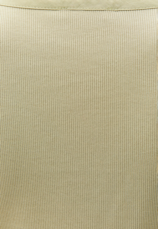 Modal Tişört ve Denim Pantolon Kombini