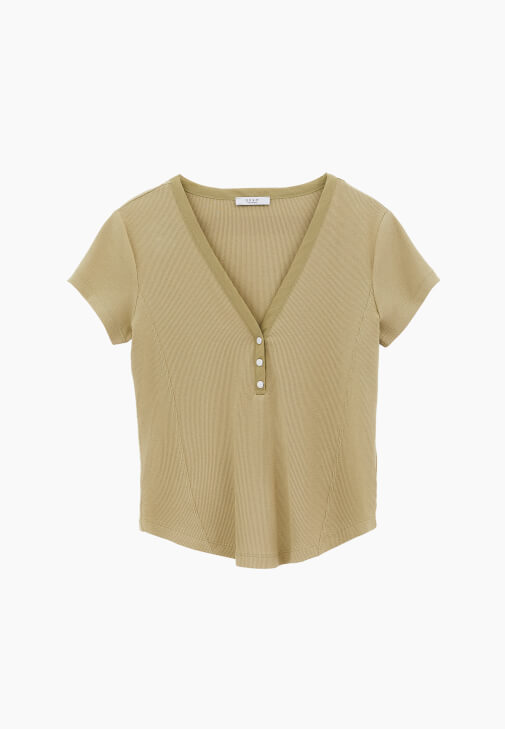 Modal Tişört ve Denim Pantolon Kombini