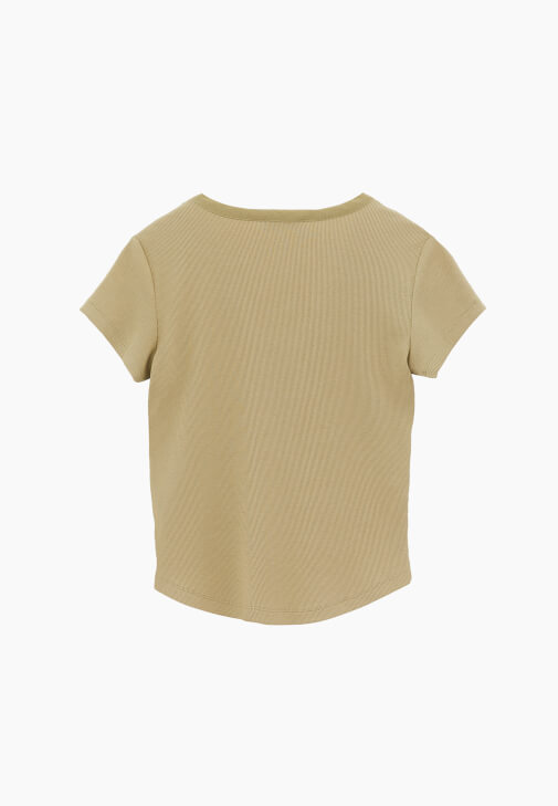 Modal Tişört ve Denim Pantolon Kombini