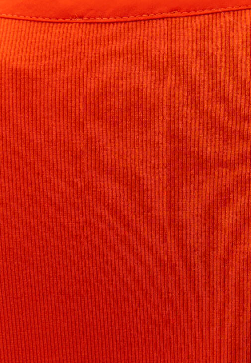 V Yaka Tişört ve Barrel-Fit Pantolon Kombini