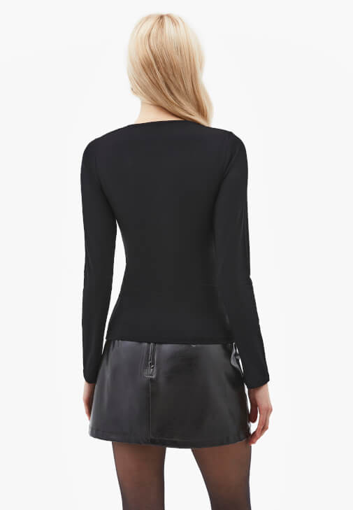 Modal Tişört ve Vegan Deri Etek Kombini