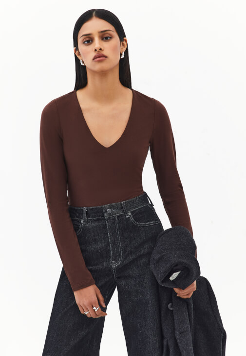 Kahverengi Modal V Yaka Tişört