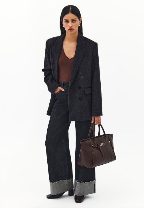  Modal Tişört ve Baggy-Fit Pantolon Kombini