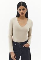 Bayan Bej Modal V Yaka Tişört