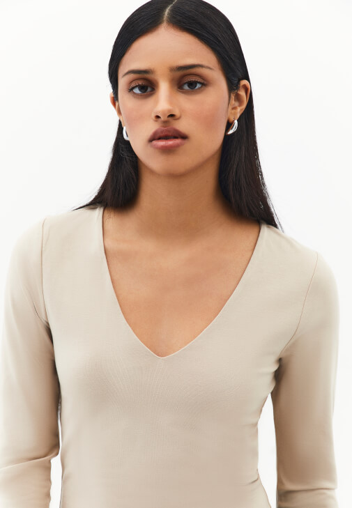 Modal Tişört ve Barrel-Fit Denim Kombini