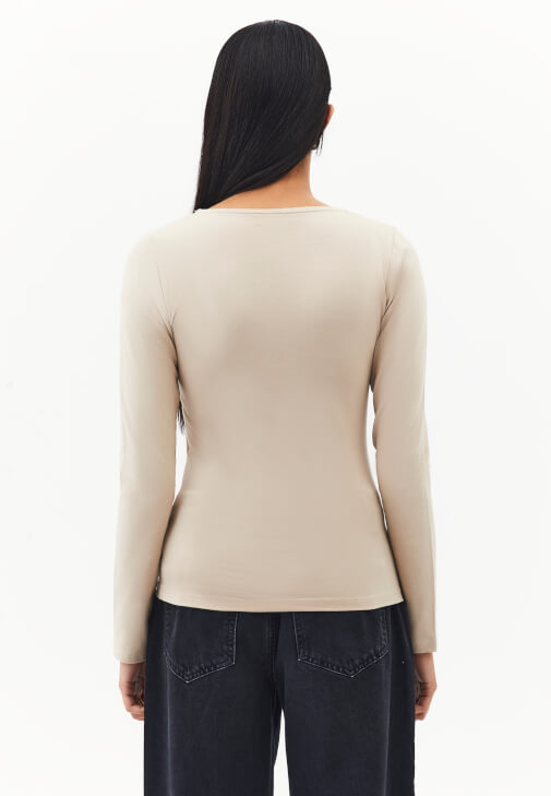 Modal Tişört ve Barrel-Fit Denim Kombini