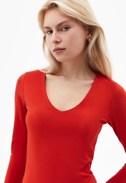 Modal Tişört ve Barrel-Fit Pantolon Kombini