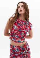 Asimetrik Kesim Tişört ve Büzgülü Etek Kombini