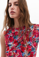 Asimetrik Kesim Tişört ve Büzgülü Etek Kombini