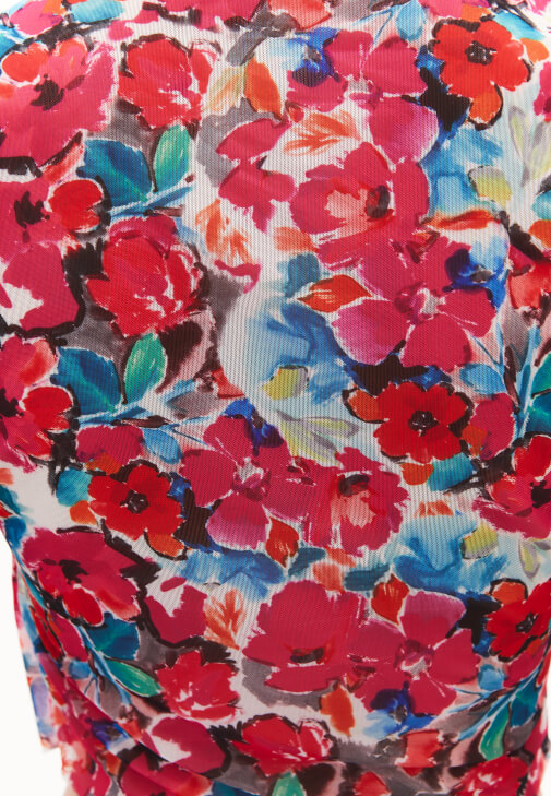 Asimetrik Kesim Tişört ve Büzgülü Etek Kombini