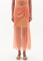 Büzgülü Etek ve Asimetrik Kesim Tişört Kombini